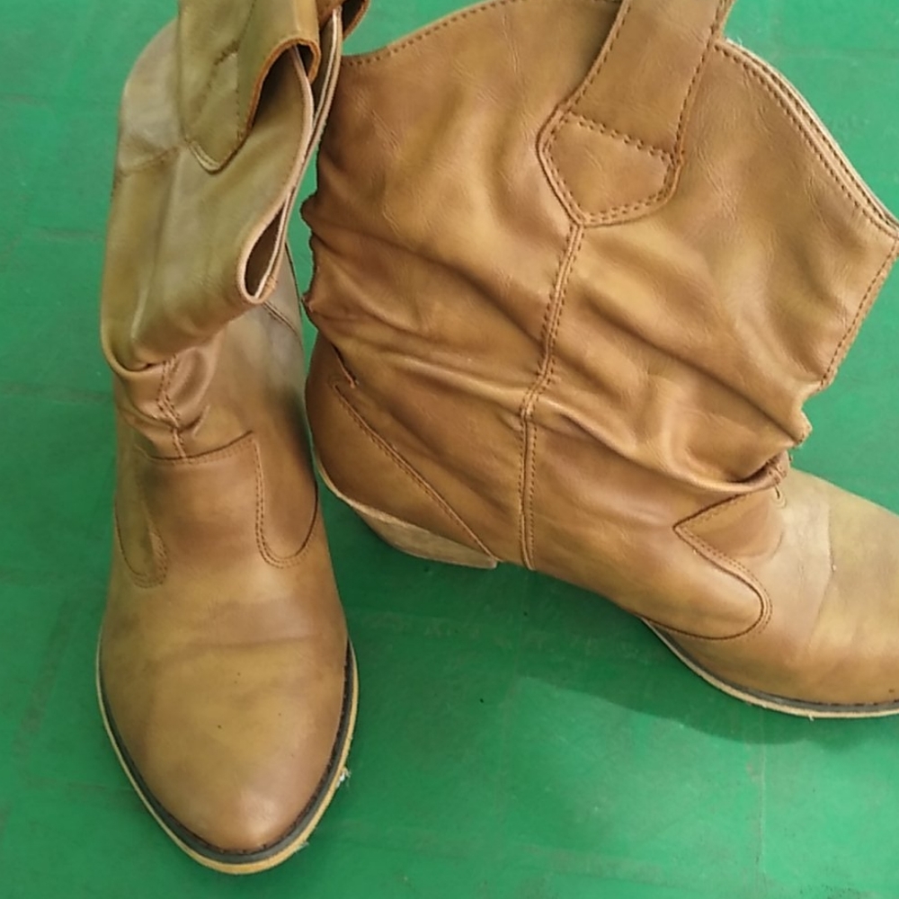 Boots - Picture 2 of 3